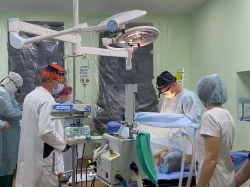 Навіть під час блекауту в лікарнях України продовжувались складні операції – МОЗ