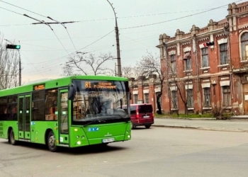 В Миколаєві сьогодні працюють тільки комунальні автобуси і маршрутки