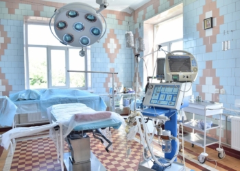 Під час блекауту в Миколаєві народився хлопчик, а в дитячій лікарні на апараті ШВЛ була одна дитина