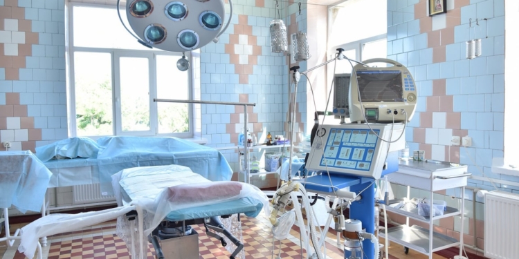 Під час блекауту в Миколаєві народився хлопчик, а в дитячій лікарні на апараті ШВЛ була одна дитина