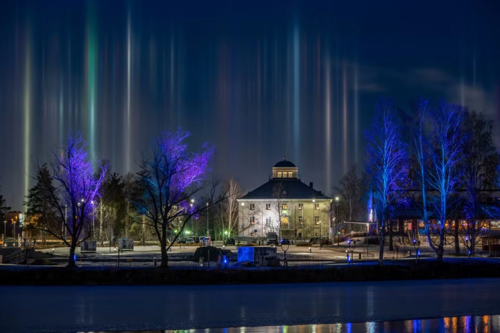 В Фінляндії сфотографували незвичайні світлові стовпи. Жодної містики, просто красиво (ФОТО) 1
