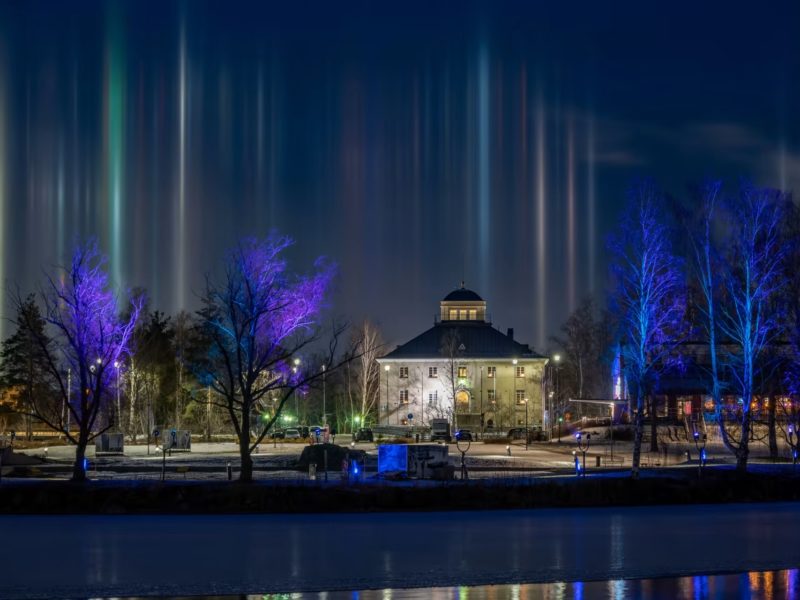 В Фінляндії сфотографували незвичайні світлові стовпи. Жодної містики, просто красиво (ФОТО)