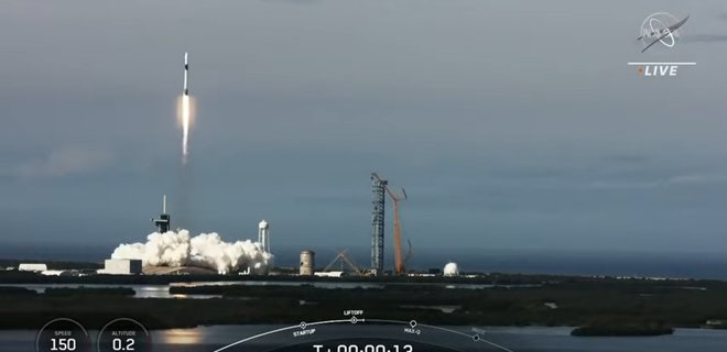 Науковий вантаж і томати: SpaceX успішно запустила Dragon (ВІДЕО)