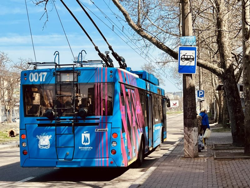 Від сьогодні в Миколаєві поновлять рух трамваїв та тролейбусів