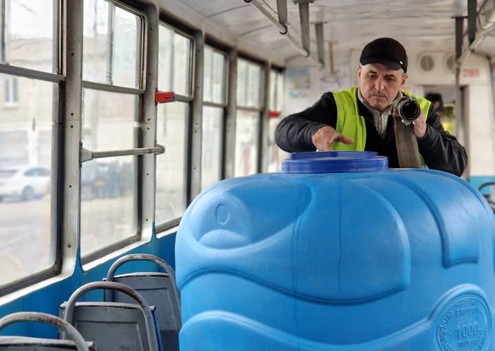 З 30 листопада в Миколаєві змінюється графік розвозу очищеної води трамваєм та тролейбусом
