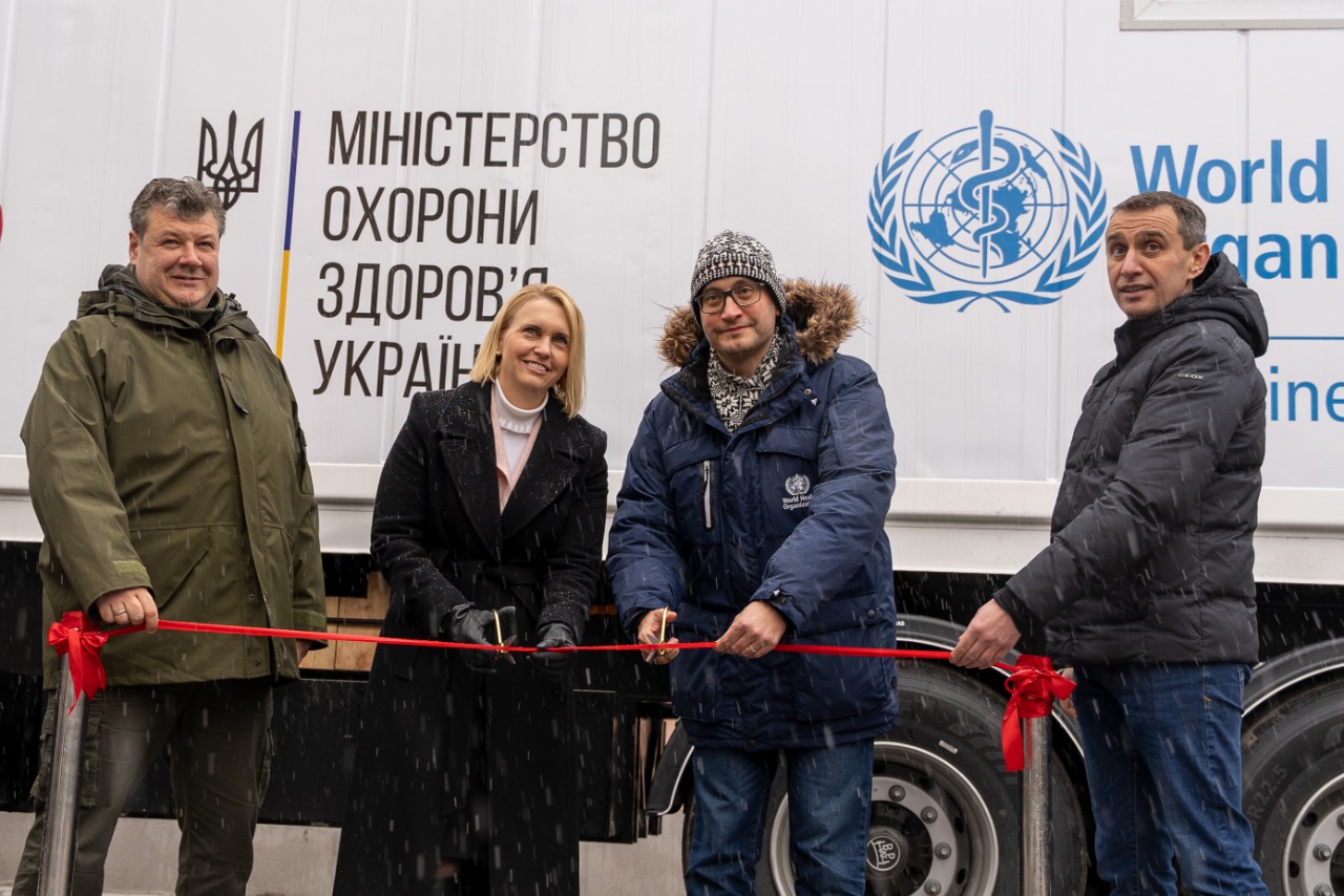 Україна отримала сучасну мобільну лабораторію для дослідження інфекційних хвороб (ФОТО)