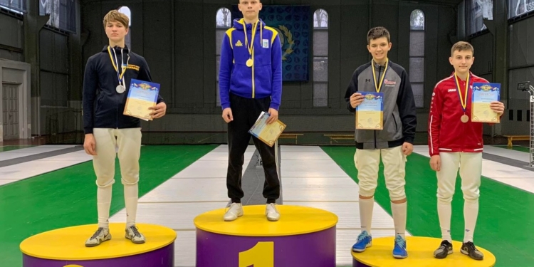 На кадетському чемпіонаті України з фехтування на шаблях миколаївці зійшли на першу сходинку п’єдесталу (ФОТО)