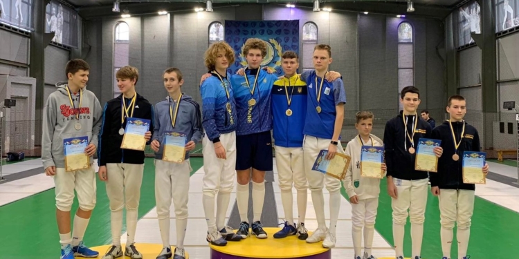 Кадетський чемпіонат України з шаблі: фехтувальники з Миколаєва зібрали усе командне «золото» (ФОТО)