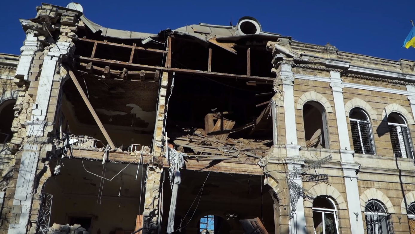 Внаслідок нічної ракетної атаки по Миколаєву пошкоджено більше 10 будинків – мер (ВІДЕО)