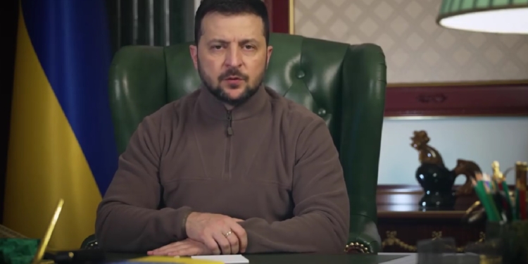 «Знаємо, до чого готується ворог. Будемо відповідати й далі звільняти нашу землю» – Зеленський (ВІДЕО)