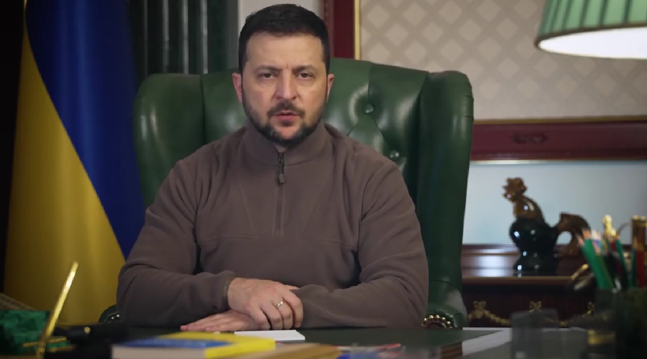 «Знаємо, до чого готується ворог. Будемо відповідати й далі звільняти нашу землю» – Зеленський (ВІДЕО)