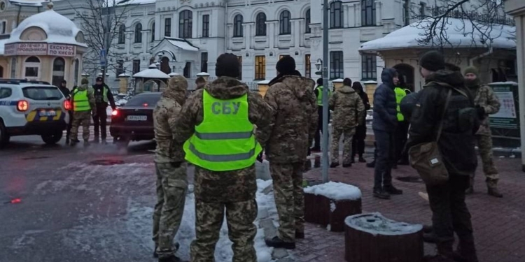 СБУ проводить обшуки у Києво-Печерській Лаврі – шукають зброю і ДРГ (ФОТО)
