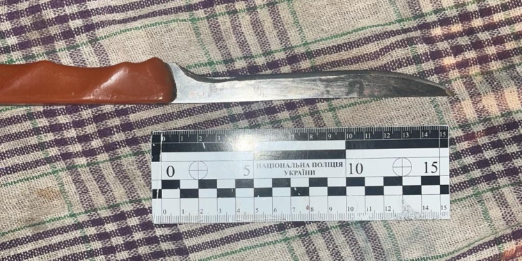 На Миколаївщині після сварки під час застілля 55-річний чоловік опинився в лікарні з ножовим пораненням живота (ФОТО)