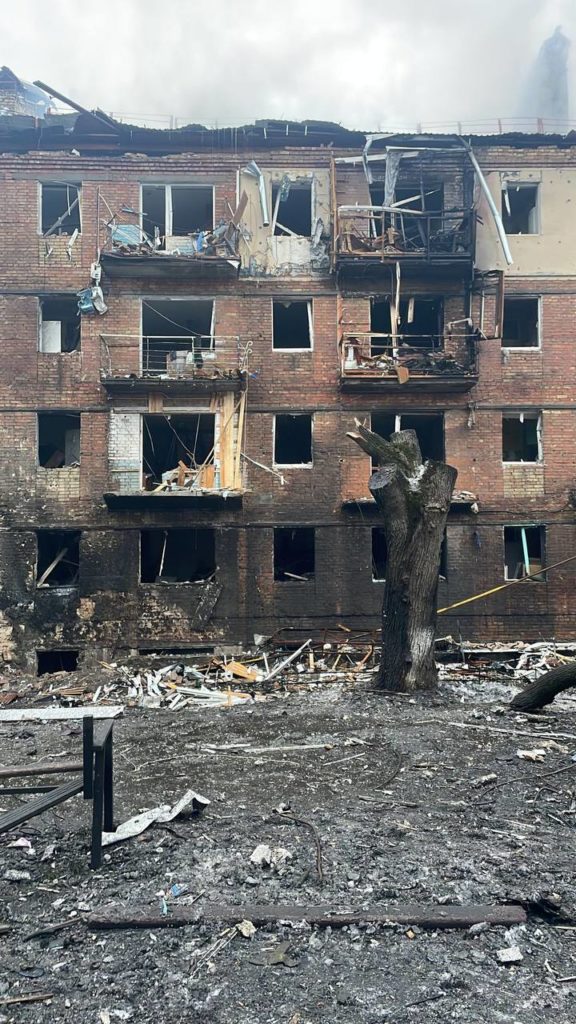 Під час масованого ракетного обстрілу Києва загинули троє людей, в Київській області – четверо (ФОТО) 3