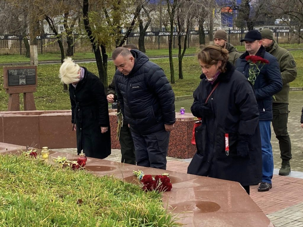 В Миколаєві вшанували пам'ять жертв Голодоморів (ФОТО) 3