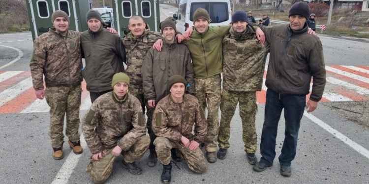 Сьогодні з російського полону звільнили 12 українців (ФОТО)
