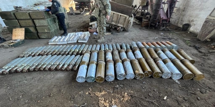 На деокупованих територіях Миколаївщини вибухотехнічна служба поліції вилучила 422 вибухонебезпечних предмети, залишених окупантами (ФОТО)