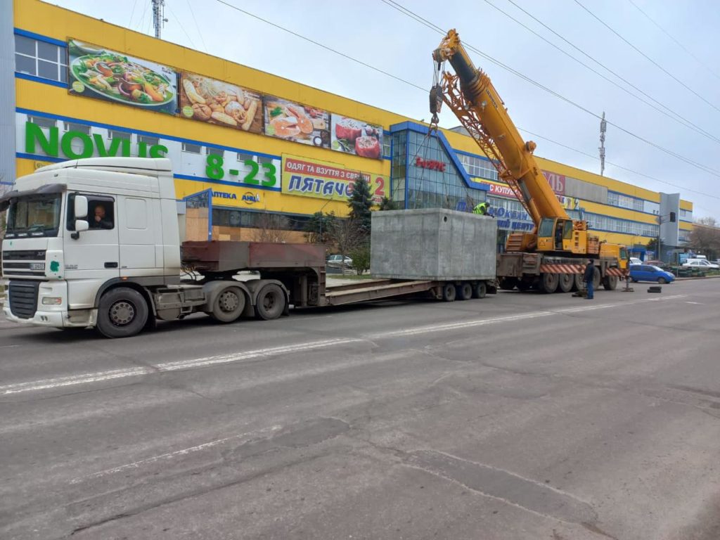 У Миколаєві встановили ще одне бетонне укриття для захисту містян (ФОТО) 3