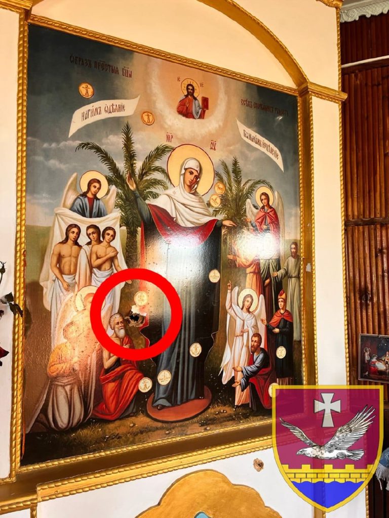 Ікони, прошиті кулями російських окупантів: як виглядає церква на Херсонщині в деокупованій Хрещенівці (ФОТО) 3