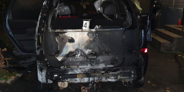 Миколаївські поліцейські затримали трьох причетних до підпалу автівки громадського активіста Вознесенська (ФОТО, ВІДЕО)