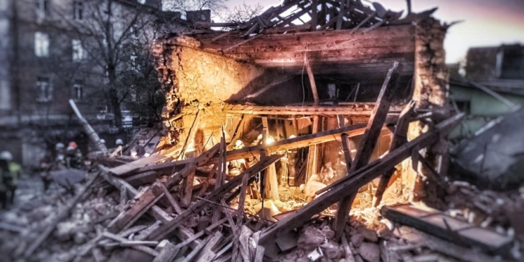 Нічна ракетна атака по Миколаєву: росіяни знов гатили по житлових кварталах з С-300 (ФОТО)