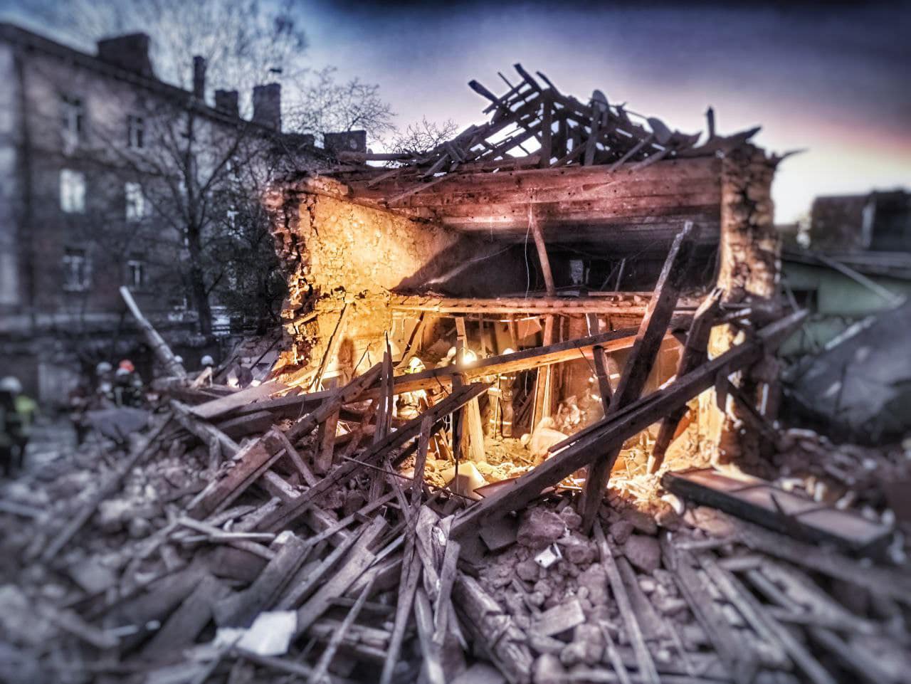 Нічна ракетна атака по Миколаєву: росіяни знов гатили по житлових кварталах з С-300 (ФОТО)