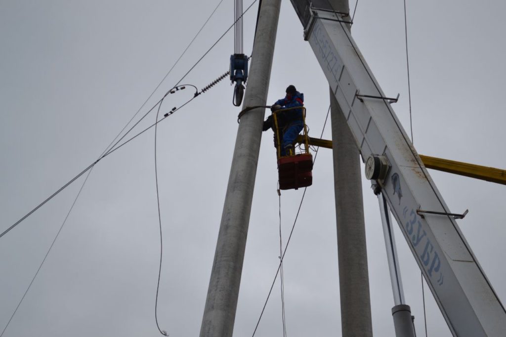 Миколаївські енергетики допомогли у відновленні електроживлення Херсонщини (ФОТО) 5