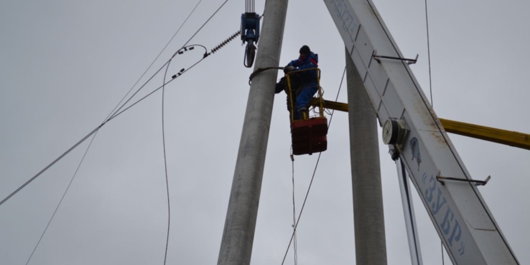 Миколаївські енергетики допомогли у відновленні електроживлення Херсонщини (ФОТО)
