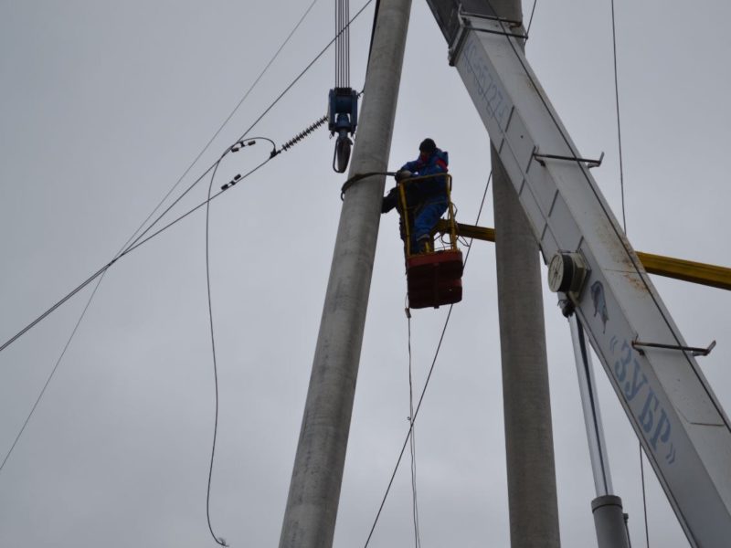 Миколаївські енергетики допомогли у відновленні електроживлення Херсонщини (ФОТО)