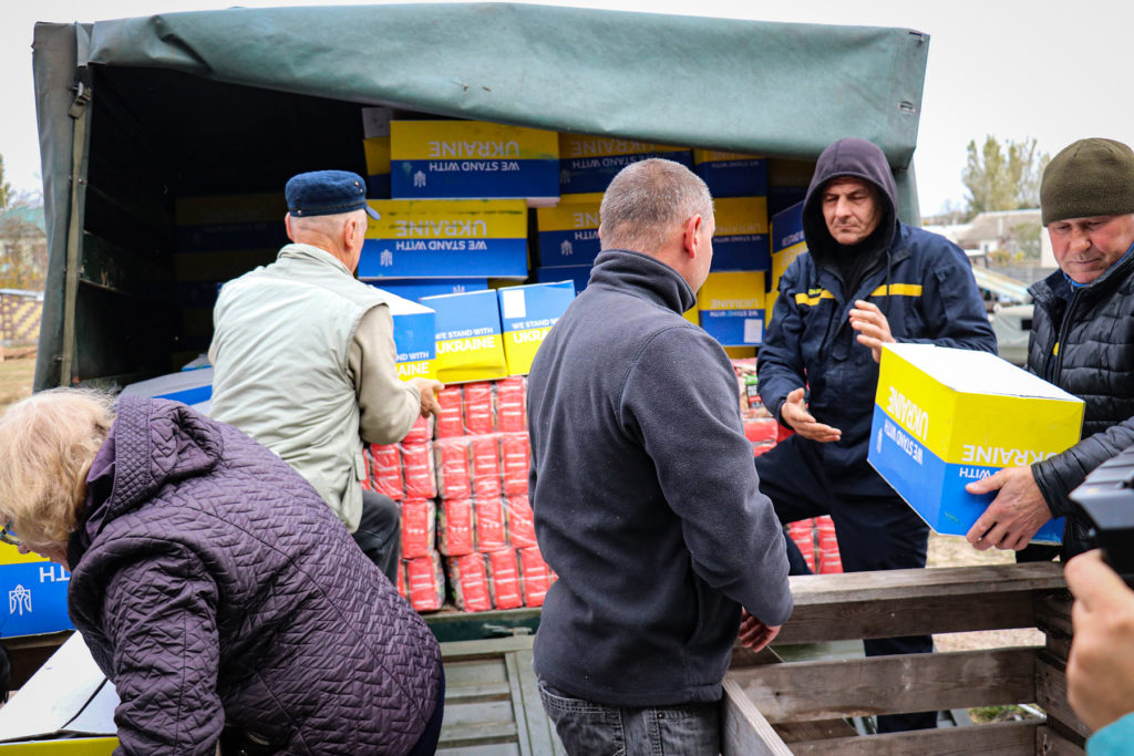 Нацгвардійці розвезли 74 тонни гуманітарної допомоги жителям Миколаївщини (ФОТО) 6