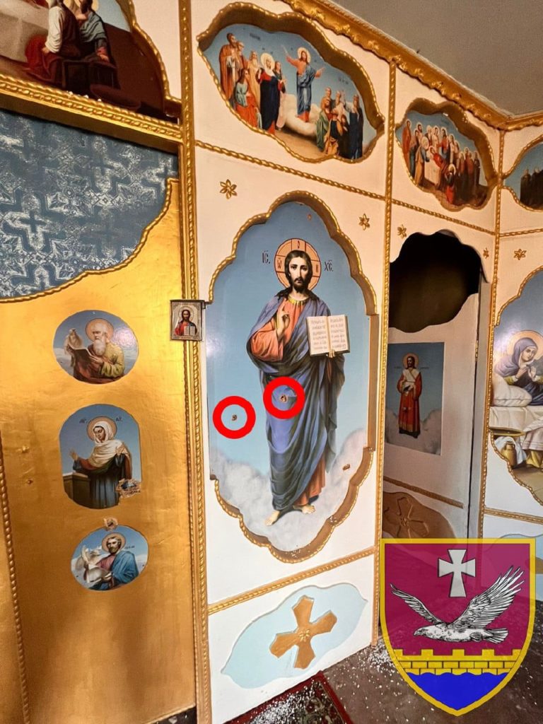 Ікони, прошиті кулями російських окупантів: як виглядає церква на Херсонщині в деокупованій Хрещенівці (ФОТО) 5