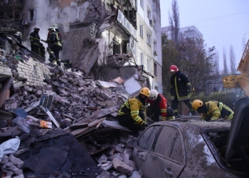 Внаслідок нічної ракетної атаки по Миколаєву зруйновано п’ятиповерхівку. Вже відомо про 2 загиблих і 2 поранених (ДОДАНО ФОТО)