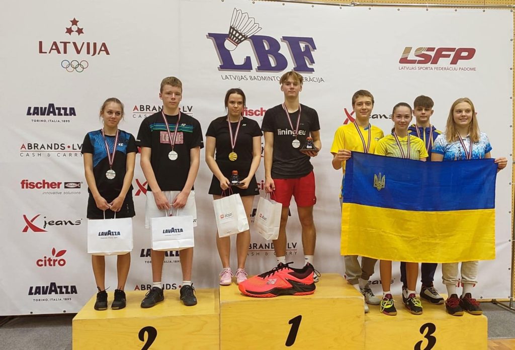 На міжнародному турнірі з бадмінтону миколаївські спортсмени здобули 7 нагород (ФОТО) 5