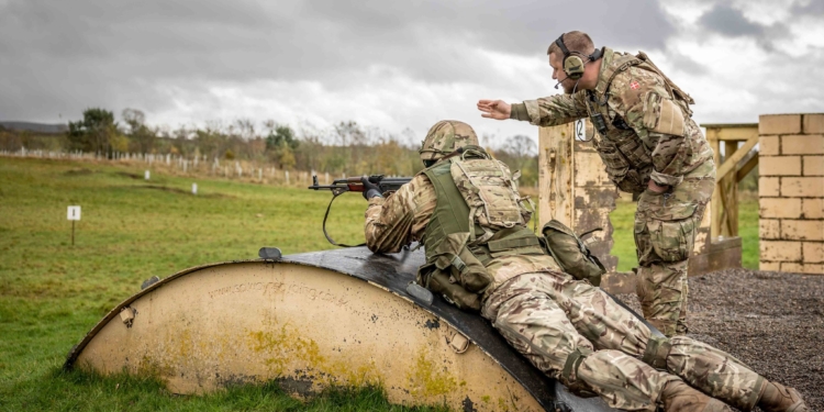 У Великій Британії завершились 5-тижневі навчання українських новобранців під керівництвом інструкторів з Данії (ФОТО)