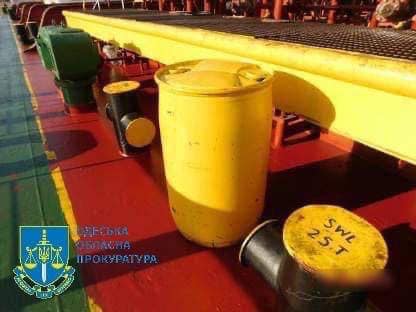 З іноземної компанії, з судна якої 2,5 роки тому в порту Південний витекло більше 8 тонн пальмової олії, вже стягнули $1 млн за забруднення морських вод України (ФОТО) 5