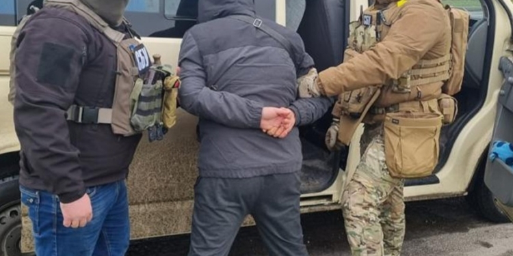 СБУ затримала карателів в Херсоні – особисто приймали в «СІЗО» викрадених місцевих жителів (ФОТО)