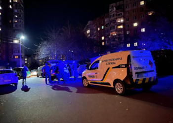 В Рівному чоловік кинув гранату на дитячий майданчик (ФОТО)