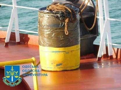 З іноземної компанії, з судна якої 2,5 роки тому в порту Південний витекло більше 8 тонн пальмової олії, вже стягнули $1 млн за забруднення морських вод України (ФОТО) 7