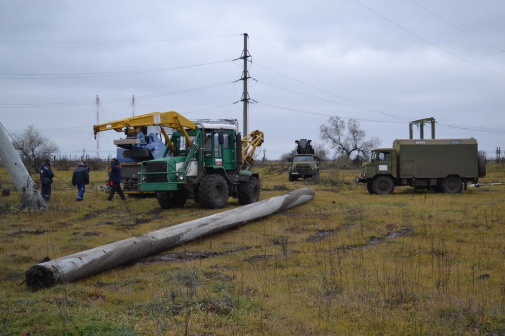 Миколаївські енергетики допомогли у відновленні електроживлення Херсонщини (ФОТО) 7