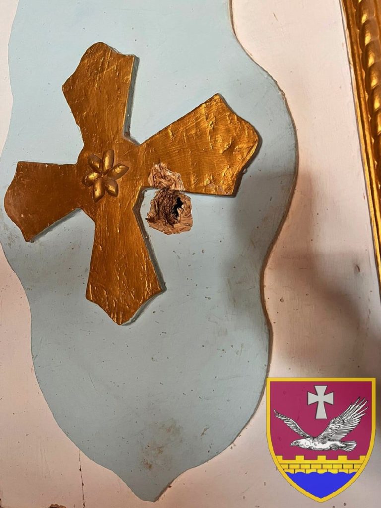 Ікони, прошиті кулями російських окупантів: як виглядає церква на Херсонщині в деокупованій Хрещенівці (ФОТО) 9