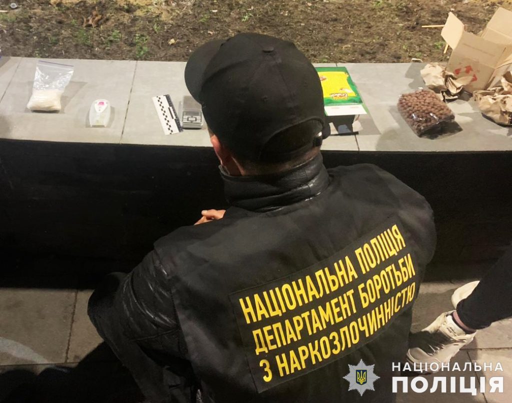Поліцейські Миколаєва вилучили у місцевої жительки більше 100 грамів «Альфа-PVP» (ФОТО) 9