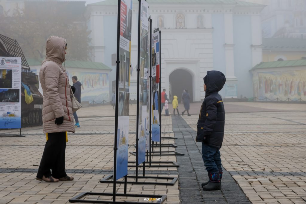 В Києві відкрилась фотовиставка «Миколаїв фронтовий». Вона буде працювати і в неділю (ФОТО) 11