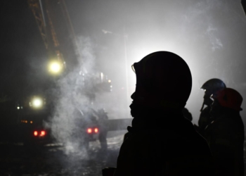 Внаслідок нічної ракетної атаки по Миколаєву зруйновано п’ятиповерхівку. Вже відомо про 2 загиблих і 2 поранених (ДОДАНО ФОТО)