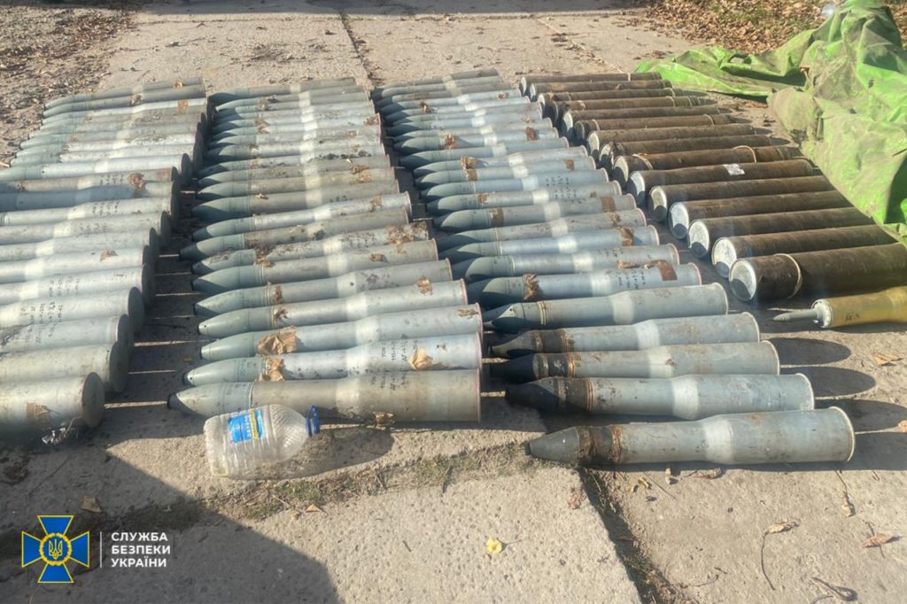 СБУ виявила у звільнених районах Миколаївщини більше 100 мін, які ворог сховав у школах (ФОТО) 11