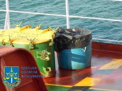 З іноземної компанії, з судна якої 2,5 роки тому в порту Південний витекло більше 8 тонн пальмової олії, вже стягнули $1 млн за забруднення морських вод України (ФОТО) 11