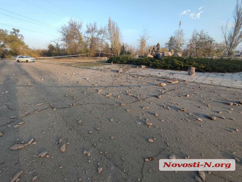 У Миколаєві невідомі підірвали пам’ятник у сквері жертвам Другої світової війни (ОНОВЛЕНО, ФОТО, ВІДЕО) 4