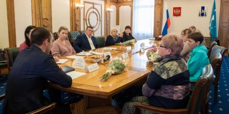 Матері і дружини рашистів їдуть на Донбас за гроші “Єдиної Росії” – перевіряти рівень забезпечення військових