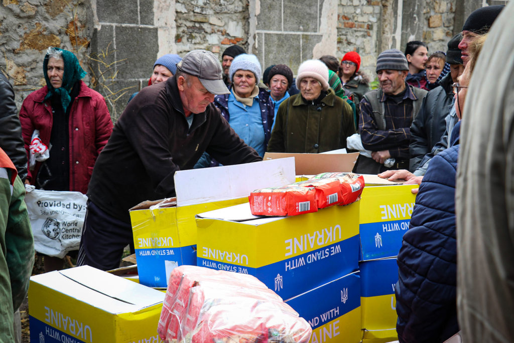 Нацгвардійці розвезли 74 тонни гуманітарної допомоги жителям Миколаївщини (ФОТО) 14