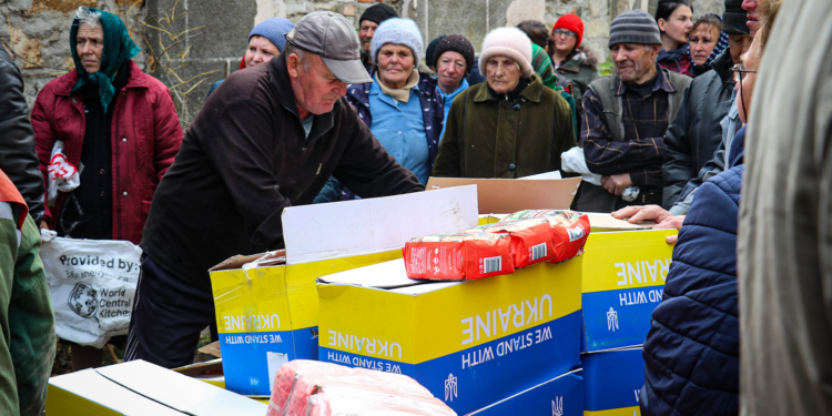Нацгвардійці розвезли 74 тонни гуманітарної допомоги жителям Миколаївщини (ФОТО)