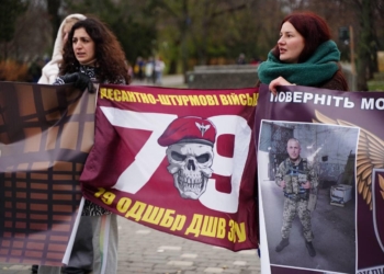 «Спочатку свобода, а потім аміак»: в Одесі пройшла акція рідних військовополонених, були там і миколаївці (ФОТО, ВІДЕО)